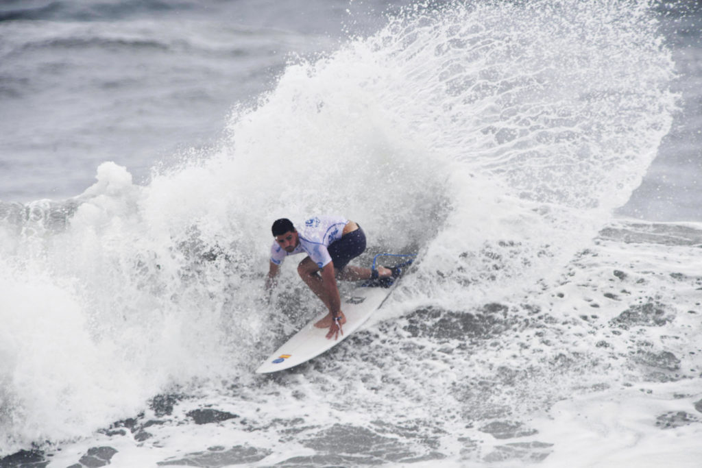 Gonzalo Gutiérrez se consagra en los mundiales de surf de El Salvador