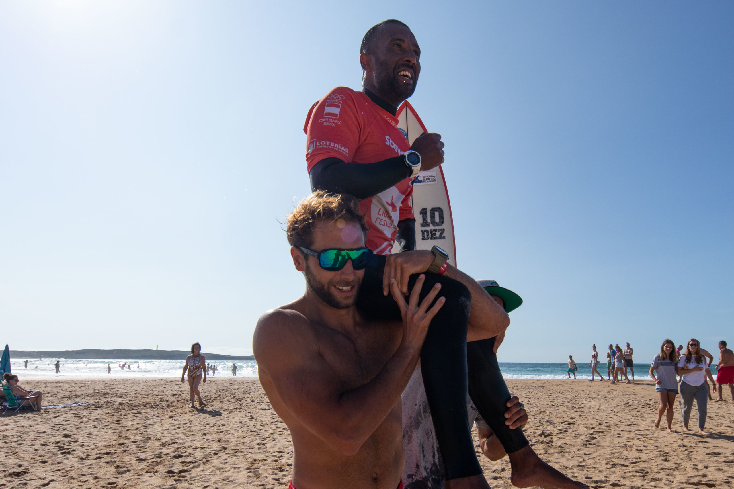 A Frouxeira corona a los primeros campeones de Europa de Parasurfing 2023