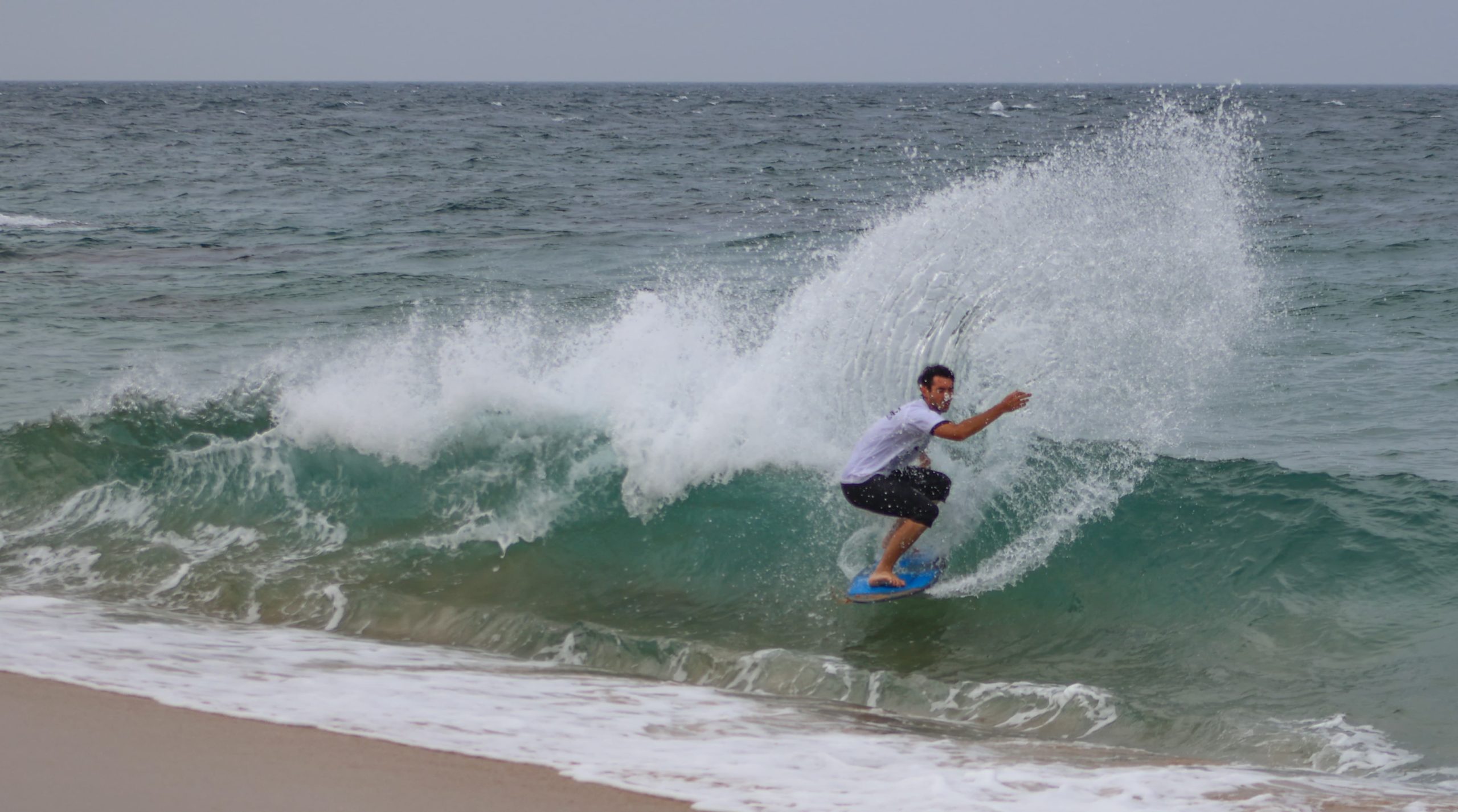 ALEJANDRO MONTAÑÉS Y JULIA ESPINOSA, CAMPEONES DE ESPAÑA DE SKIMBOARD 2026 EN TRAFALGAR